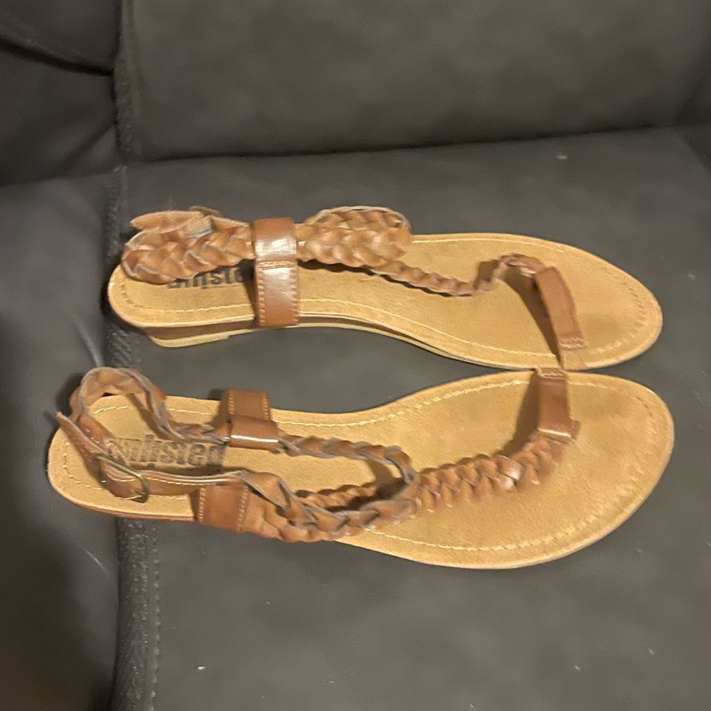 Sandles - Picture 2 of 5